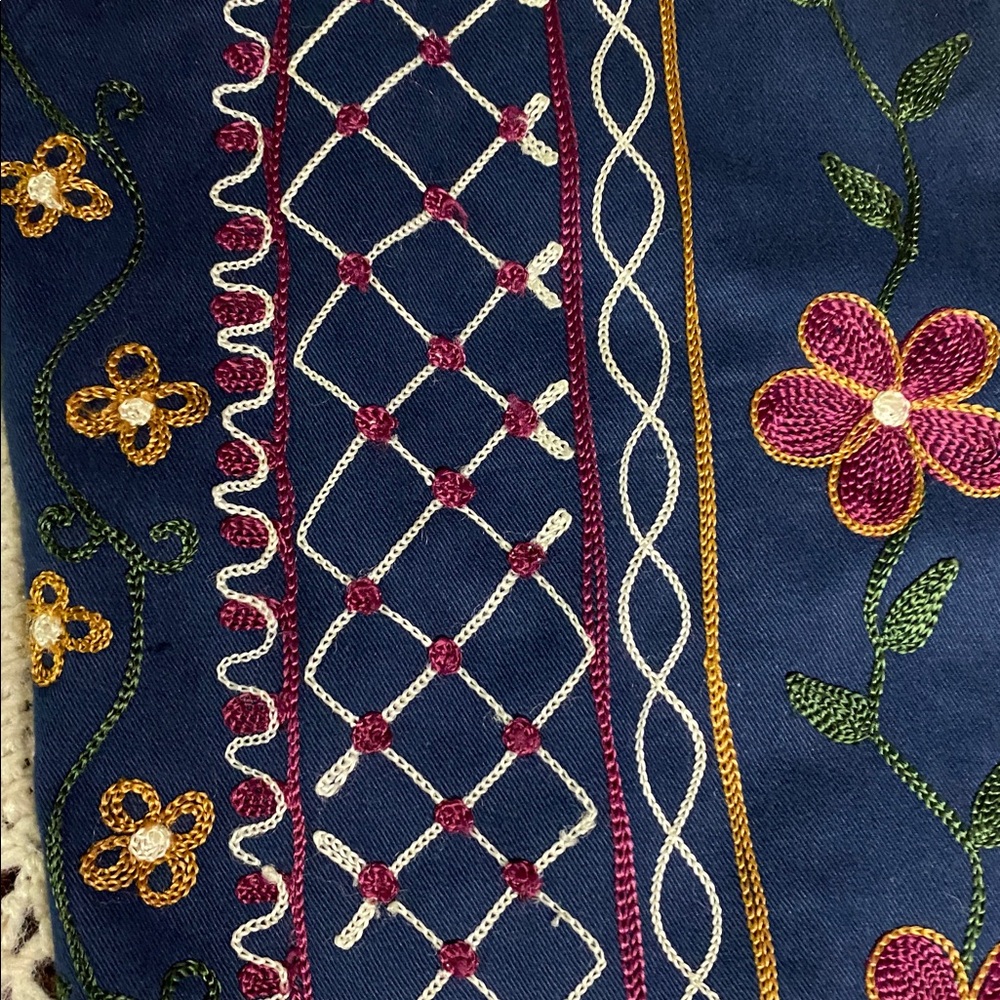 Embroidered Floral Vest - Picture 8 of 9